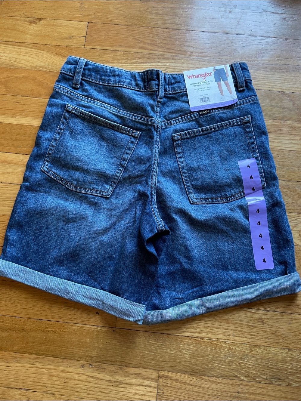 NWT Wrangler Women's Blue Rolled-Hem Denim Shorts - Size 4